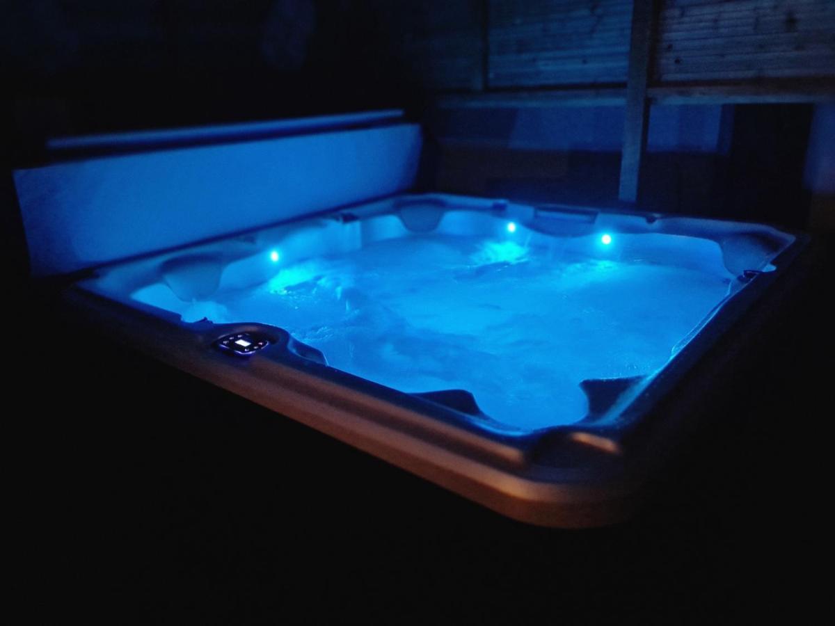 A Fleur De Spa : Maison Chaleureuse Avec Spa Privatif Et Billard. Coulogne 外观 照片
