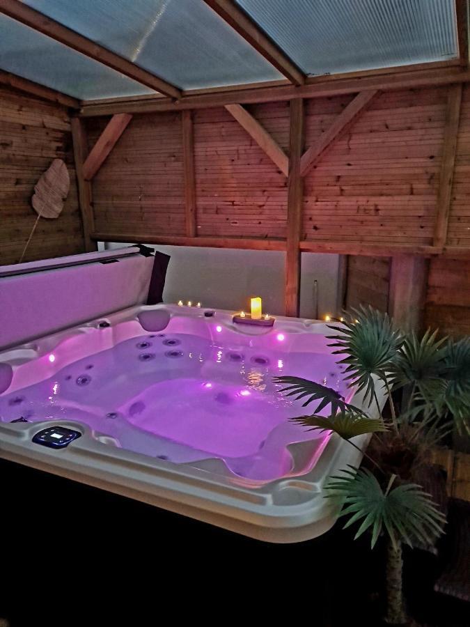 A Fleur De Spa : Maison Chaleureuse Avec Spa Privatif Et Billard. Coulogne 外观 照片